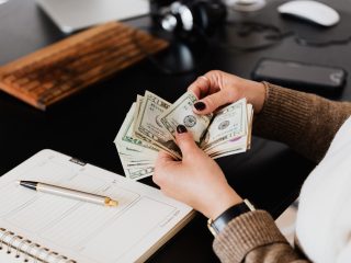Assistant de direction : combien tu peux vraiment gagner ?