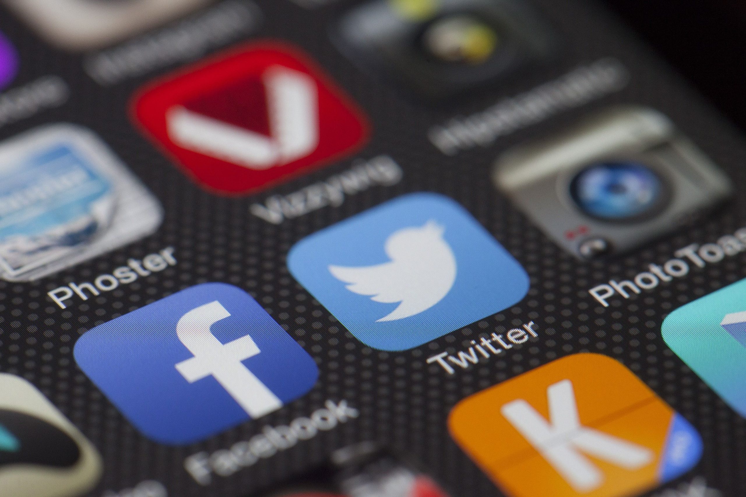 Gros plan icônes Facebook Twitter smartphone