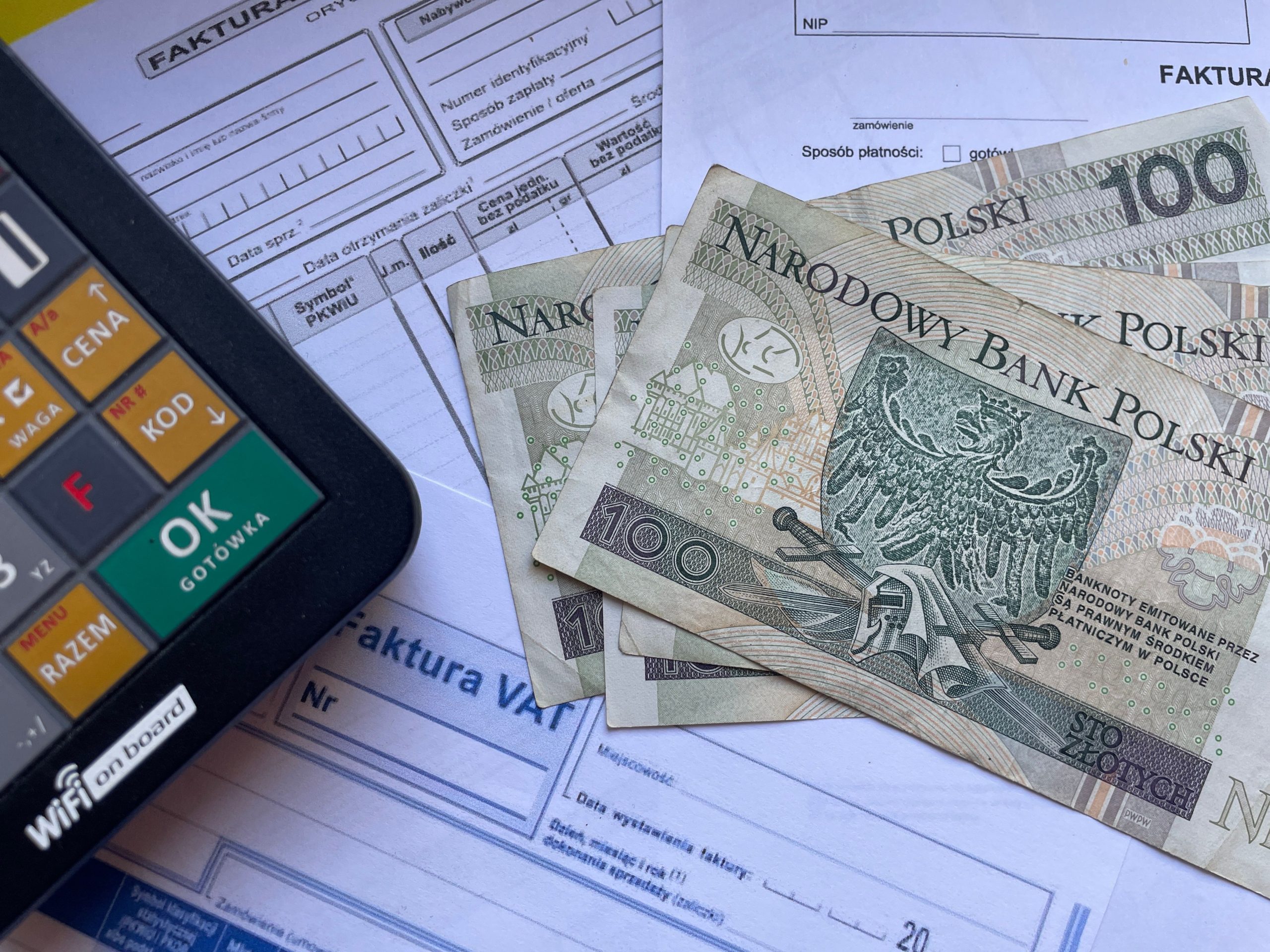 Devises polonaises sur factures et calculatrice