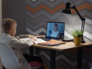 Enaco ou CNED : quelle école à distance choisir pour toi ?