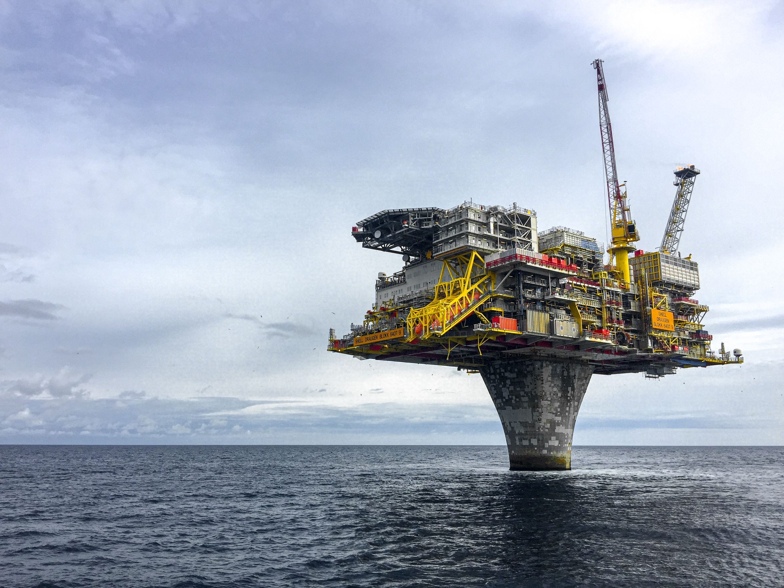 Grande plateforme pétrolière en mer du Nord norvégienne