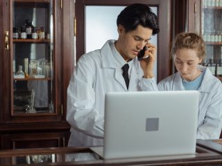 Préparateur en pharmacie : ton salaire est-il vraiment normal ?
