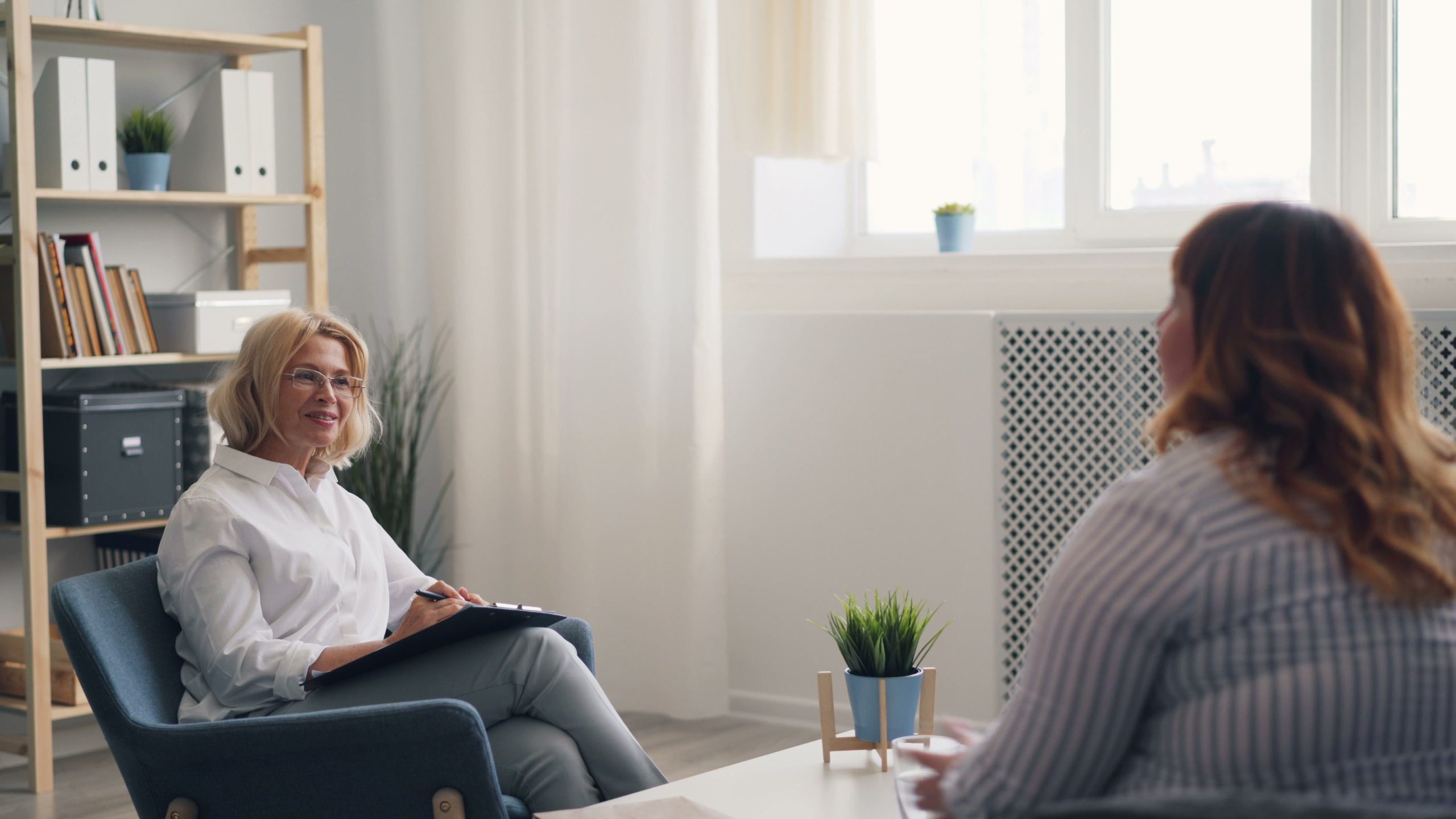 Therapeute et client en seance de counseling