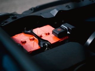 Pourquoi une batterie neuve se décharge aussi vite ?