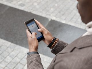 Comment localiser quelqu’un sans enfreindre la loi ?